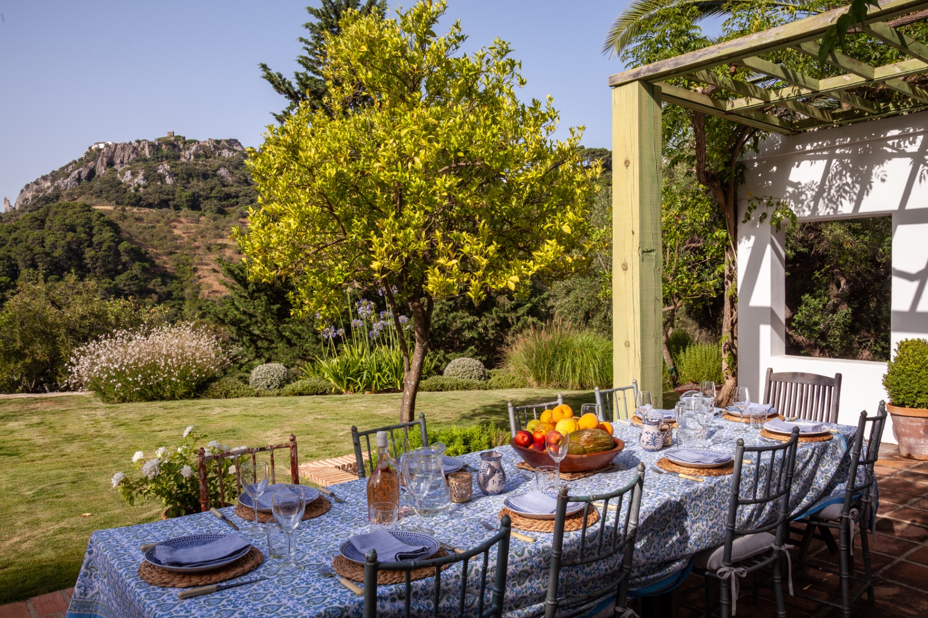 Long-table lunch on the lawn at Finca Avedin